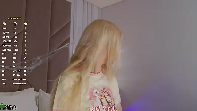 SaraHearts online show from October 27, 1:56 am