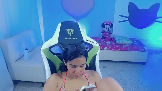 Snapshot of mishel_hott chatting on September 27, 9:44 pm mishel hott online show from September 27, 9:44 pm