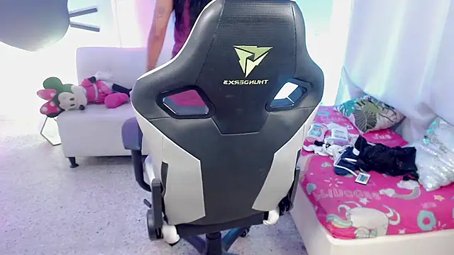 mishel hott online show from October 19, 8:22 pm