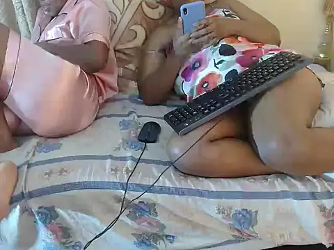 xfoxybrownxx online show from October 21, 6:17 am