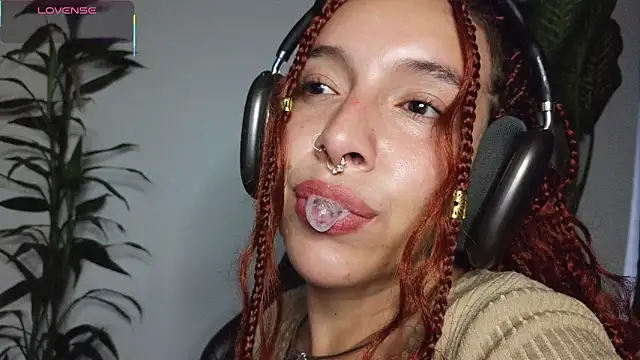 bri von dhara   online show from March 29, 11:15 pm