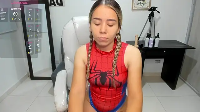 Snapshot of Aiilyn_Ds chatting on September 17, 10:02 am Aiilyn Ds online show from September 17, 10:02 am