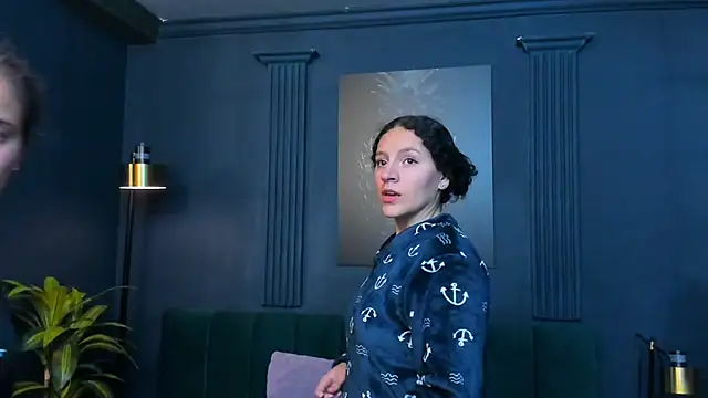 aliceandsia online show from October 28, 3:01 am