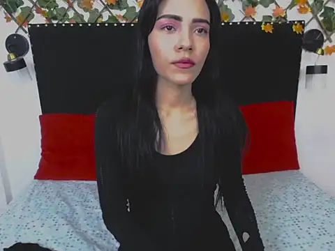 valerythompsonper online show from April 4, 7:45 pm