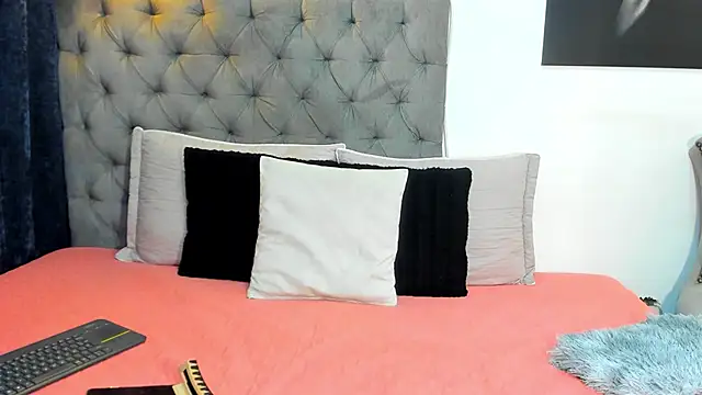 nahiroby ebony online show from January 13, 5:39 pm