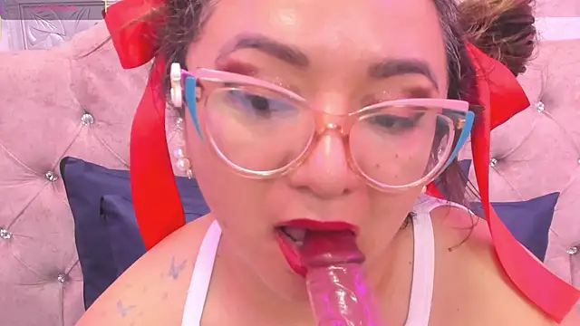 leyla smithh online show from October 6, 1:50 pm