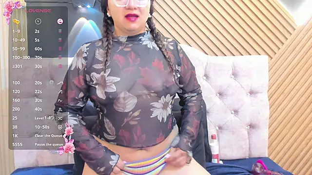 leyla smithh online show from November 16, 1:55 pm