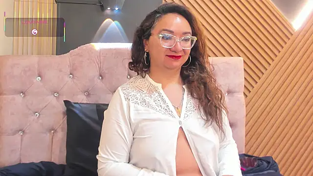 leyla smithh online show from November 15, 12:39 pm