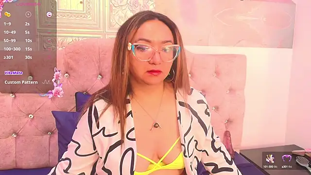 leyla smithh online show from September 30, 12:11 pm