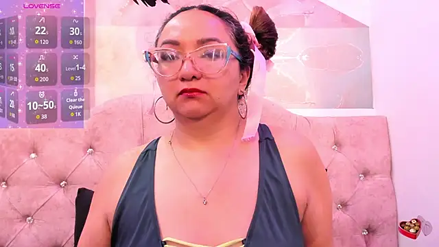 leyla smithh online show from October 30, 1:12 pm