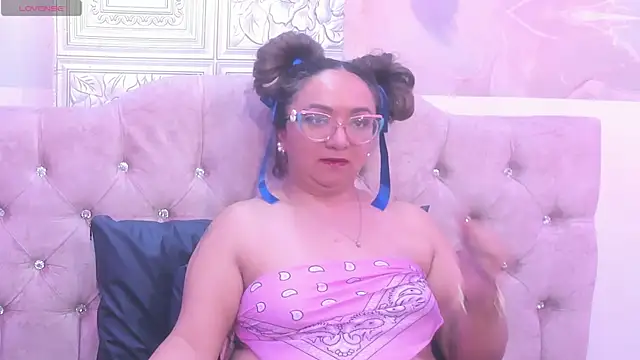 leyla smithh online show from October 9, 8:24 pm