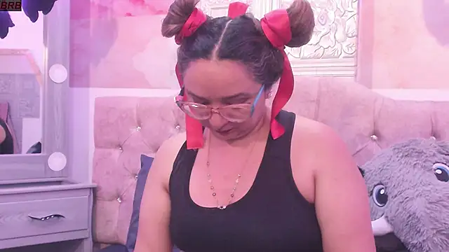 leyla smithh online show from October 28, 12:55 pm