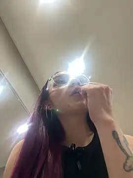Red kytty6 online show from May 13, 3:34 am