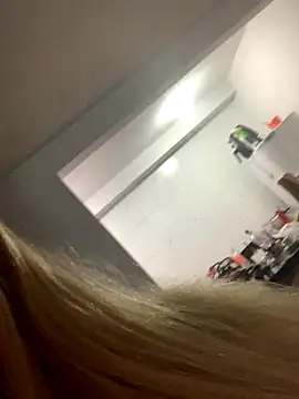 Snapshot of loiragoxtosinnha chatting on October 15, 2:25 am loiragoxtosinnha online show from October 15, 2:25 am