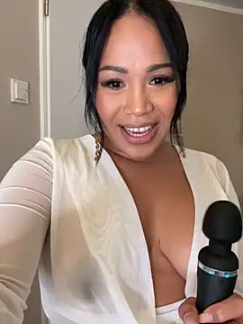mialuna- online show from October 4, 6:56 pm