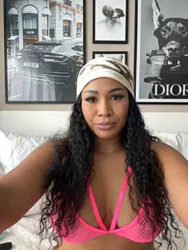 mialuna- online show from October 1, 9:03 am
