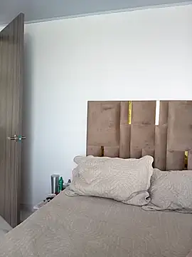 LoanaSantos online show from April 2, 9:01 pm