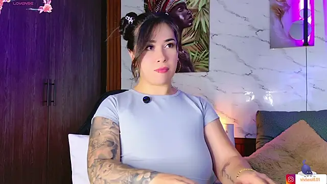 sarawolff online show from May 26, 5:07 am