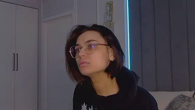 VioletAsh online show from April 9, 4:15 am