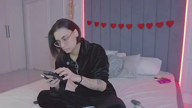 VioletAsh online show from March 8, 4:38 am