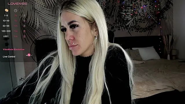 Kira Key online show from February 13, 1:40 am