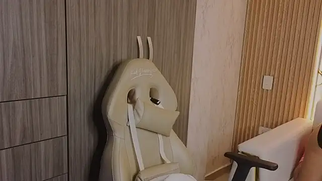 Madam Hott online show from November 17, 3:40 am