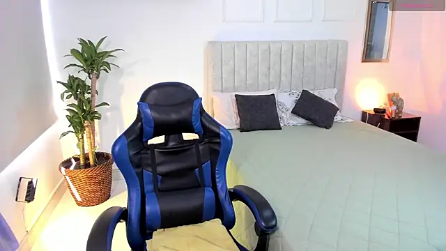 veronica em1 online show from May 4, 1:48 pm