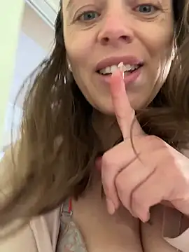 ladywithbigass online show from May 25, 4:44 am