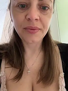ladywithbigass online show from May 6, 5:44 am