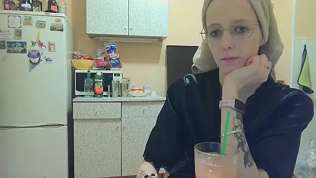 Lucy Divine online show from November 15, 5:03 pm