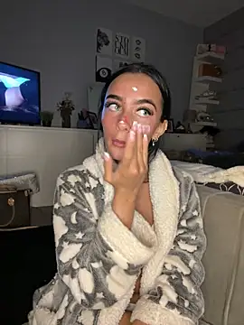 Spicy-Rosie20 online show from April 12, 12:35 am