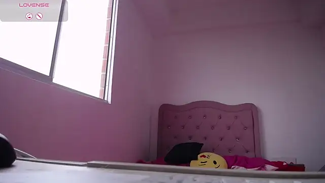 lizzysnow   online show from September 30, 10:36 pm