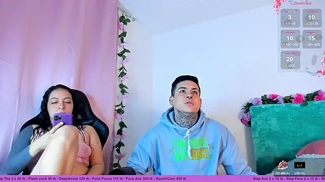 Sarahandzack online show from December 17, 7:07 pm