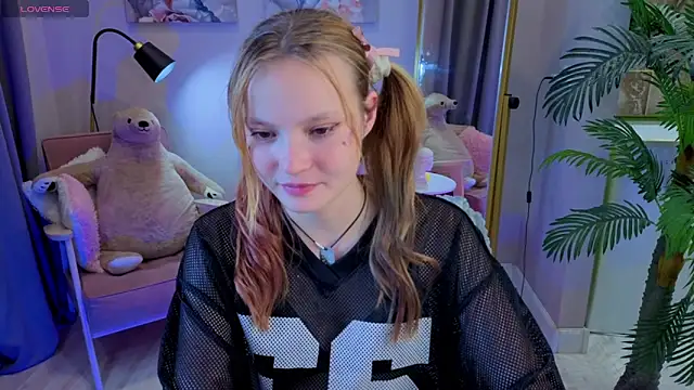 Snapshot of Ginger_Emma chatting on September 18, 8:40 pm Ginger Emma online show from September 18, 8:40 pm