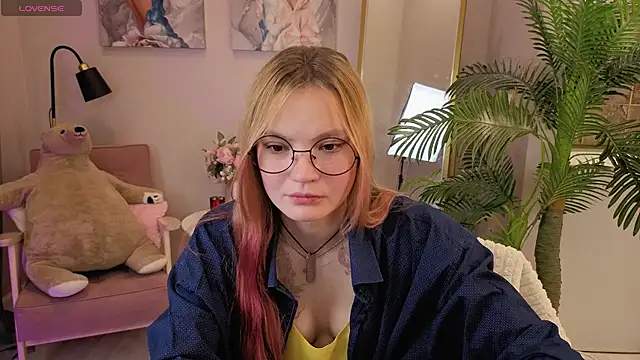 Snapshot of Ginger_Emma chatting on September 28, 5:25 am Ginger Emma online show from September 28, 5:25 am