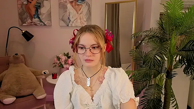 Snapshot of Ginger_Emma chatting on September 24, 2:05 pm Ginger Emma online show from September 24, 2:05 pm