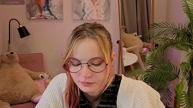 Snapshot of Ginger_Emma chatting on September 30, 8:24 pm Ginger Emma online show from September 30, 8:24 pm