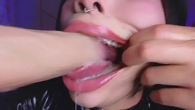 Snapshot of Hollyxx_ chatting on October 9, 2:43 pm Hollyxx online show from October 9, 2:43 pm