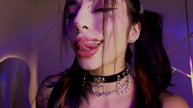 Hollyxx  online show from February 4, 11:30 pm