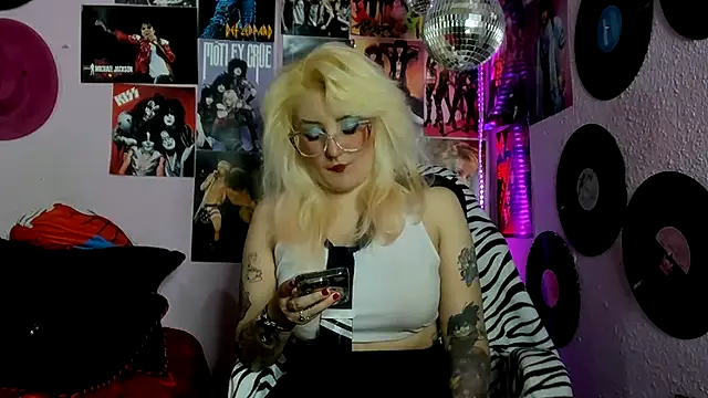 Avril Maria online show from May 16, 11:48 pm