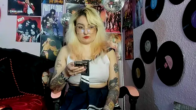 Avril Maria online show from April 30, 12:05 am