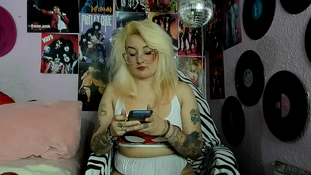 Avril Maria online show from May 25, 10:09 pm