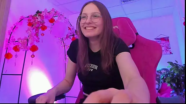 JenniferKiim online show from April 5, 1:21 pm