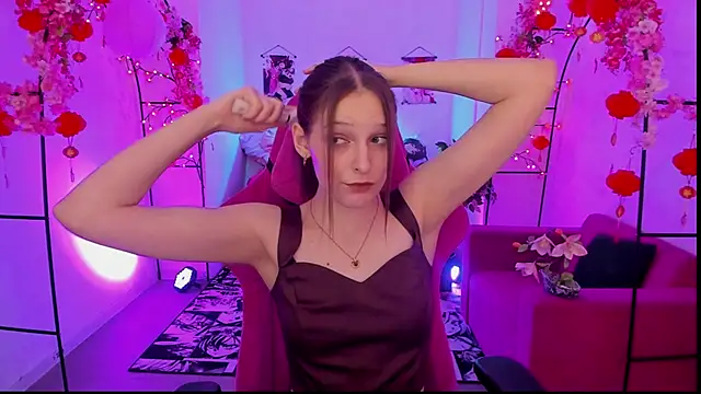 JenniferKiim online show from April 4, 1:10 pm