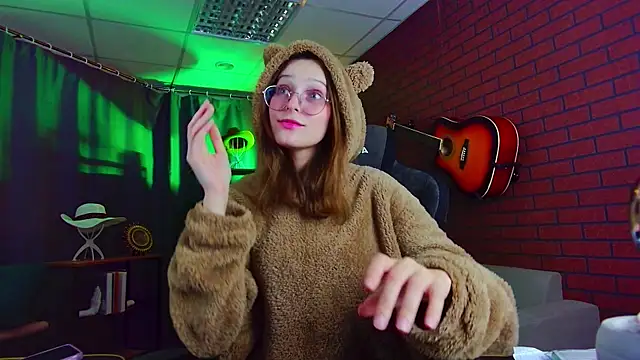 JenniferKiim online show from December 3, 11:45 am