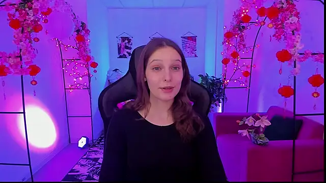 JenniferKiim online show from April 3, 11:30 am