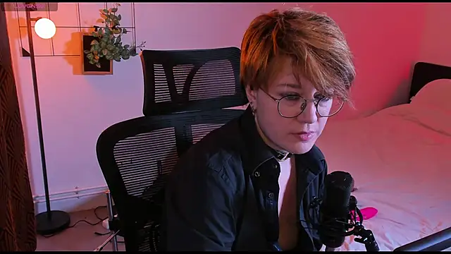 MossPrince online show from December 1, 5:59 pm