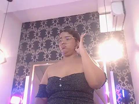 NicolBonnie online show from September 18, 8:18 pm