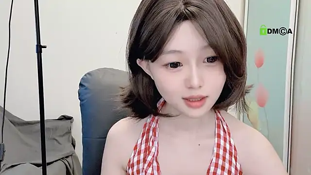 Snapshot of gummy-candy chatting on October 3, 12:16 am gummy-candy online show from October 3, 12:16 am