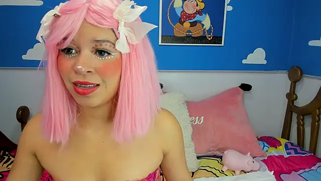 miss  evolet online show from November 5, 11:15 am